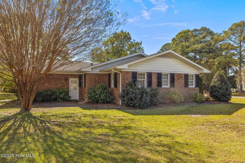 Photo of 105 Sandpiper Drive, Newport, NC 28570 (MLS # 100537866)