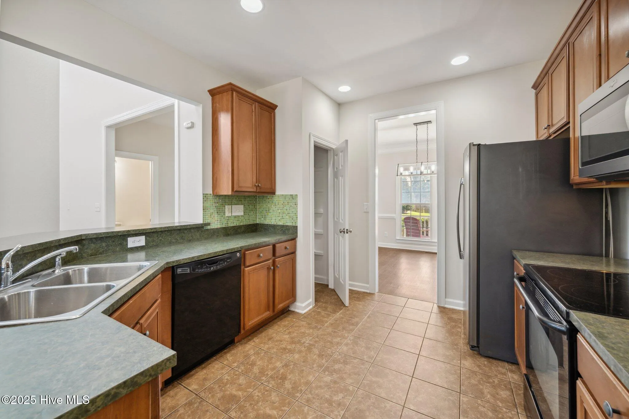 Wilmington, North Carolina 28411, United States, 3 Bedrooms Bedrooms, ,3 BathroomsBathrooms,Residential,Active,137205