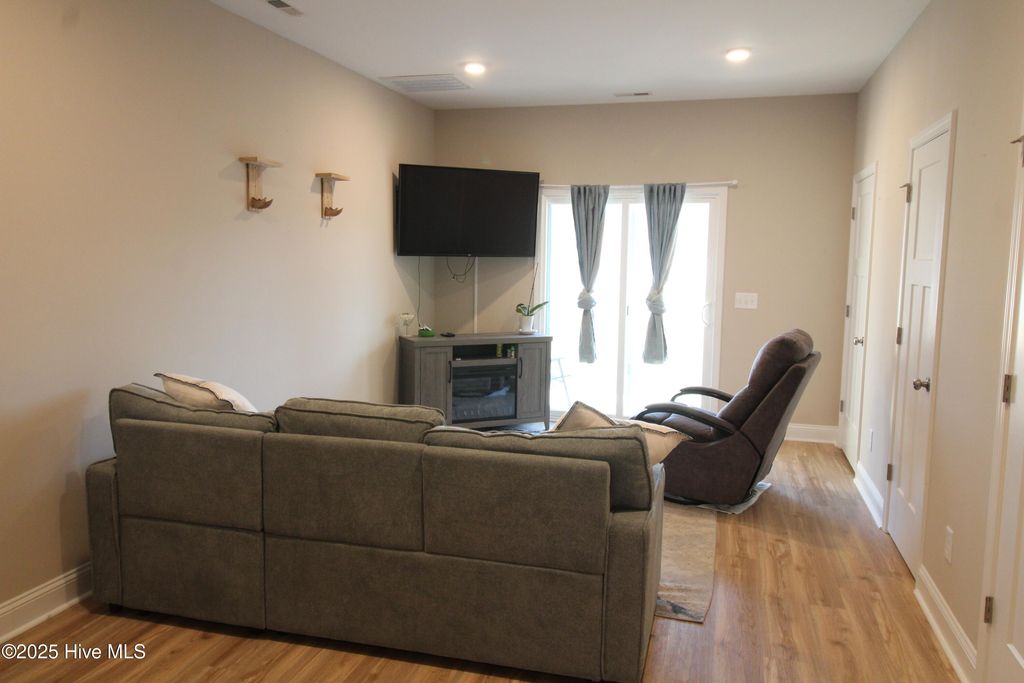 Photo of 624 Jacks Crossing Drive, Hubert, NC 28539 (MLS # 100542883)