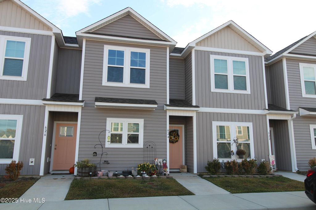 Photo of 624 Jacks Crossing Drive, Hubert, NC 28539 (MLS # 100542883)