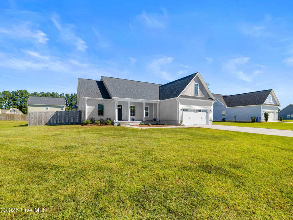 Photo of 202 Pembury Way, Richlands, NC 28574 (MLS # 100537104)