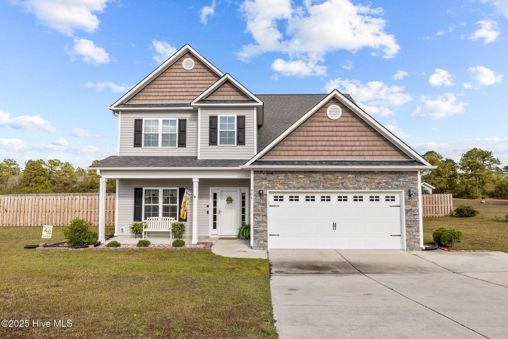 Photo of 404 Inverness Drive, Hubert, NC 28539 (MLS # 100528943)