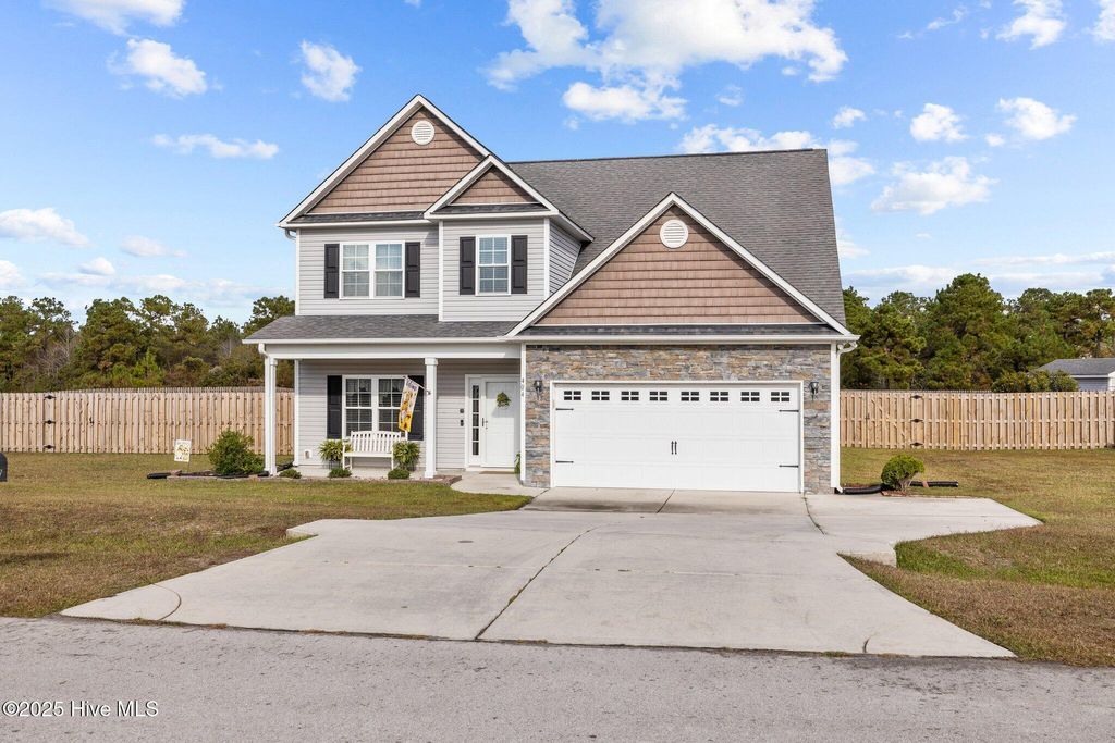Photo of 404 Inverness Drive, Hubert, NC 28539 (MLS # 100528943)