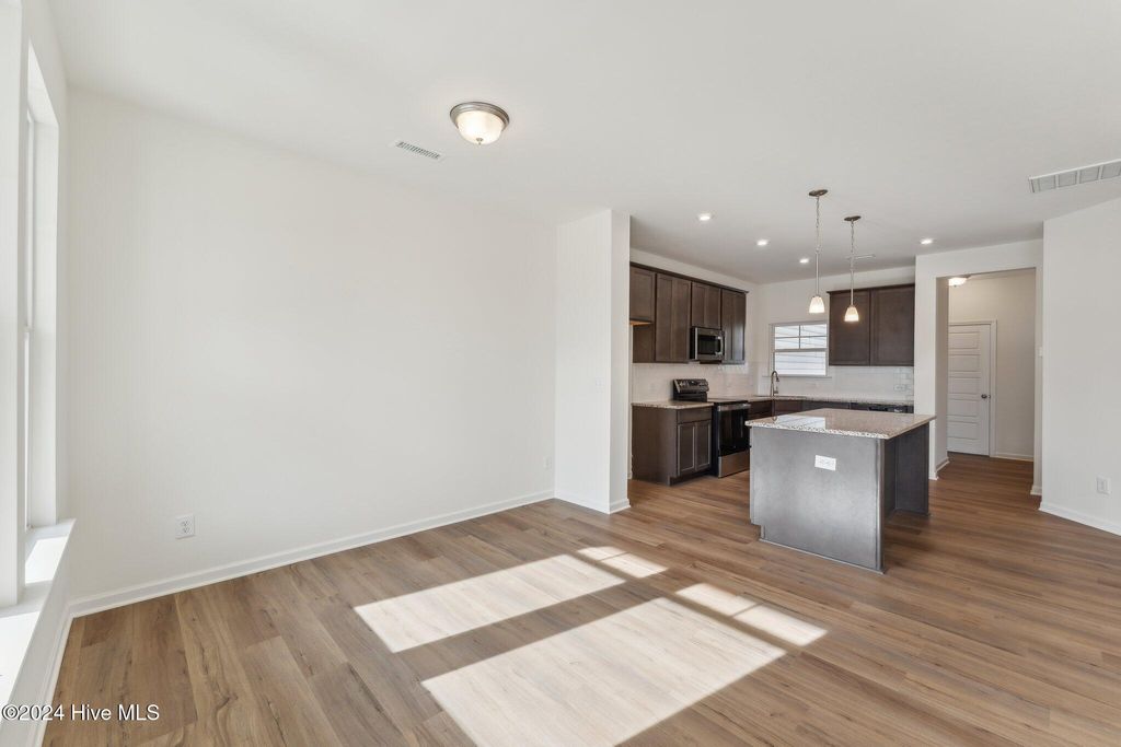 listing image 0