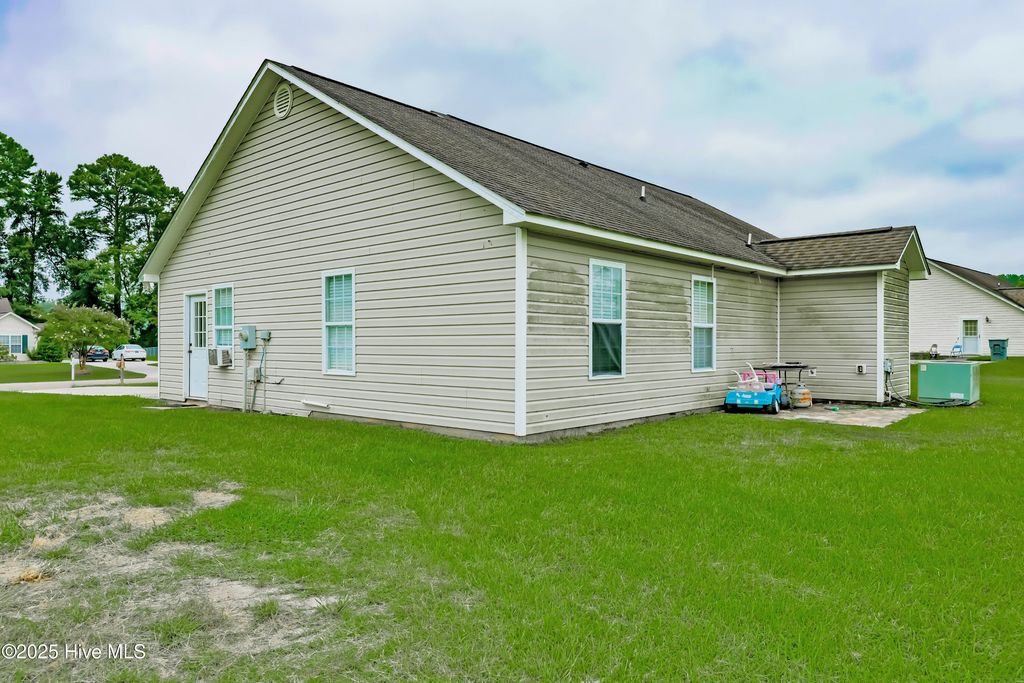 Photo of 129 Phillip Mills Drive, Teachey, NC 28464 (MLS # 100480619)