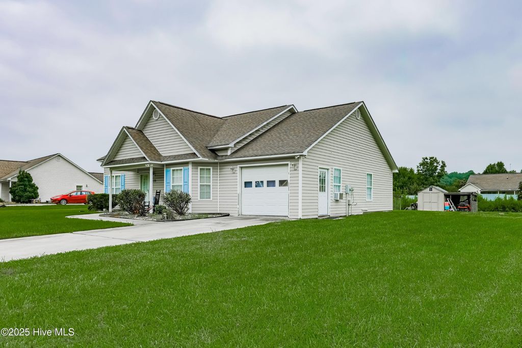 Photo of 129 Phillip Mills Drive, Teachey, NC 28464 (MLS # 100480619)