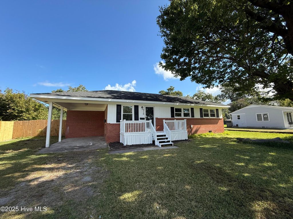 Photo of 918 Greenfield Heights Boulevard, Havelock, NC 28532 (MLS # 100535718)