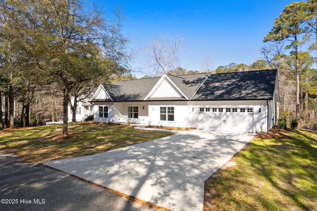 Photo of 3086 River Hills Drive SW, Shallotte, NC 28470 (MLS # 100518606)