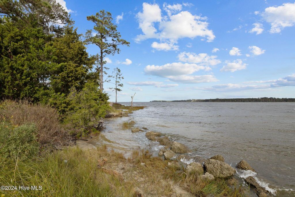 Photo of 211 S River Drive, Beaufort, NC 28516 (MLS # 100476769)