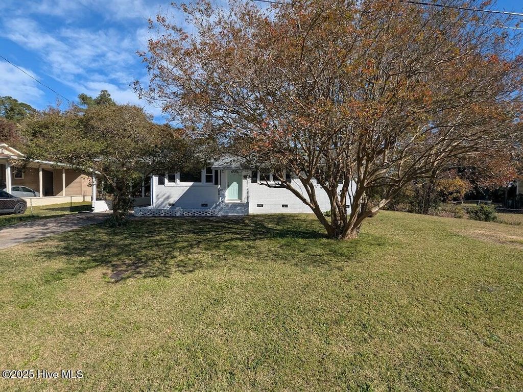 Photo of 208 Sunset Road, Jacksonville, NC 28546 (MLS # 100541231)