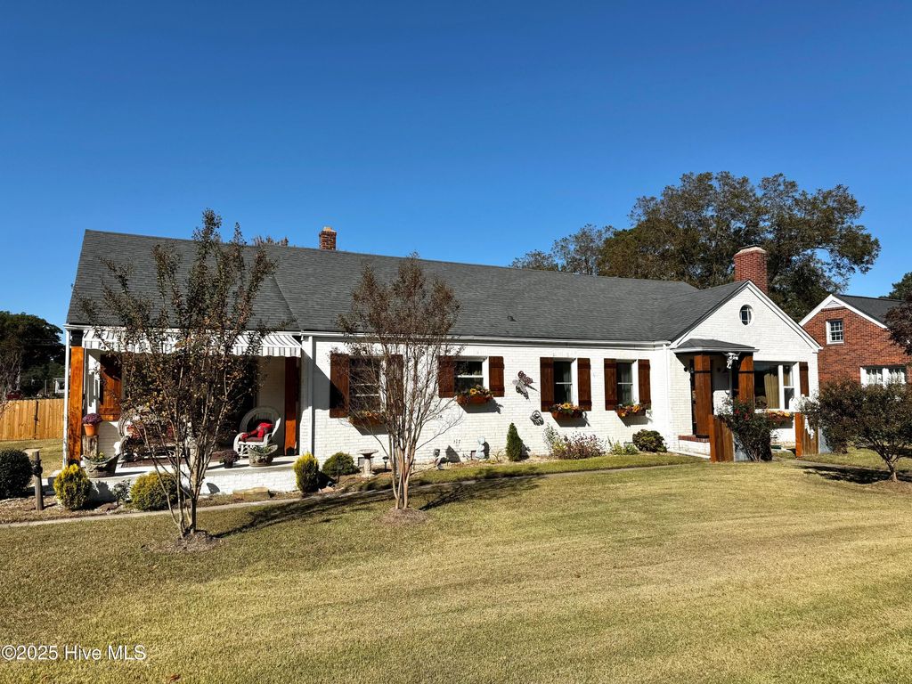 Photo of 301 N Goldsboro Street N, Pikeville, NC 27863 (MLS # 100536785)