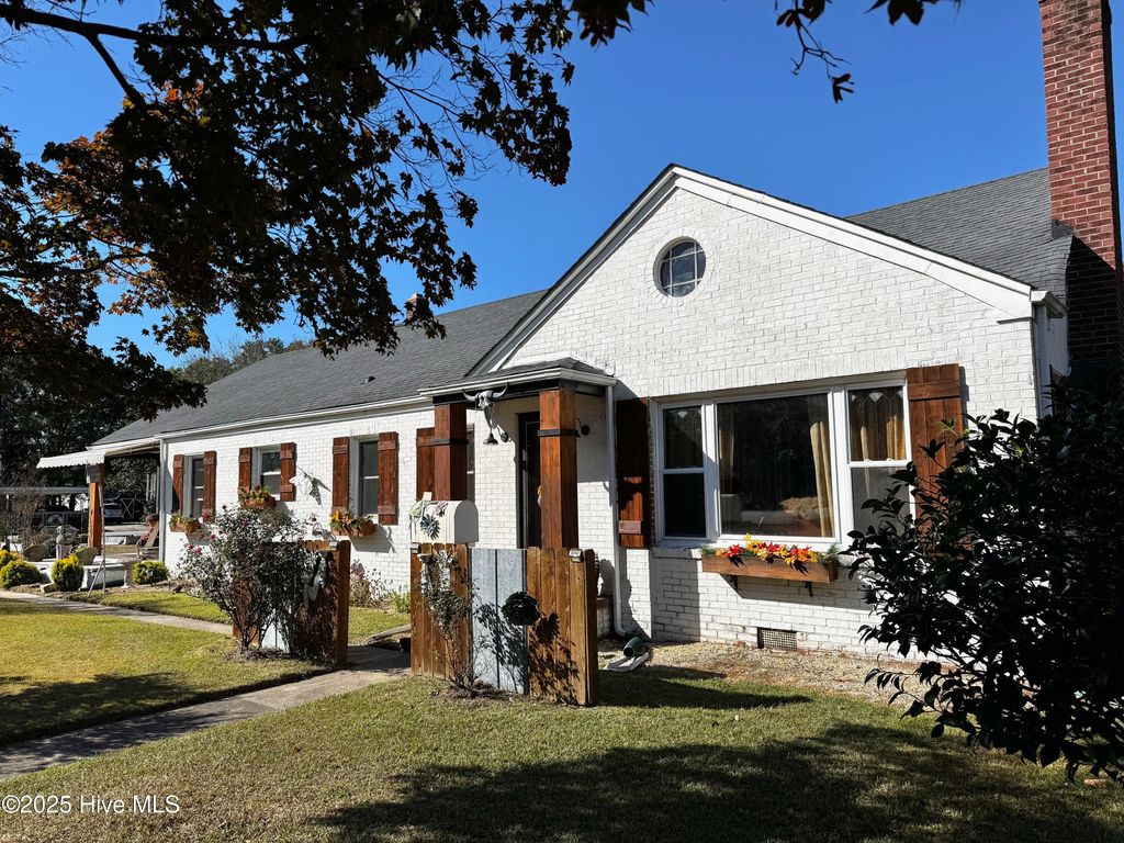 Photo of 301 N Goldsboro Street N, Pikeville, NC 27863 (MLS # 100536785)