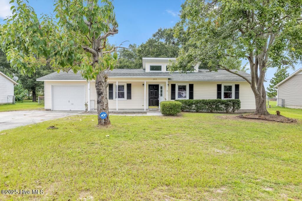 Photo of 205 Cinnamon Drive, Hubert, NC 28539 (MLS # 100527828)