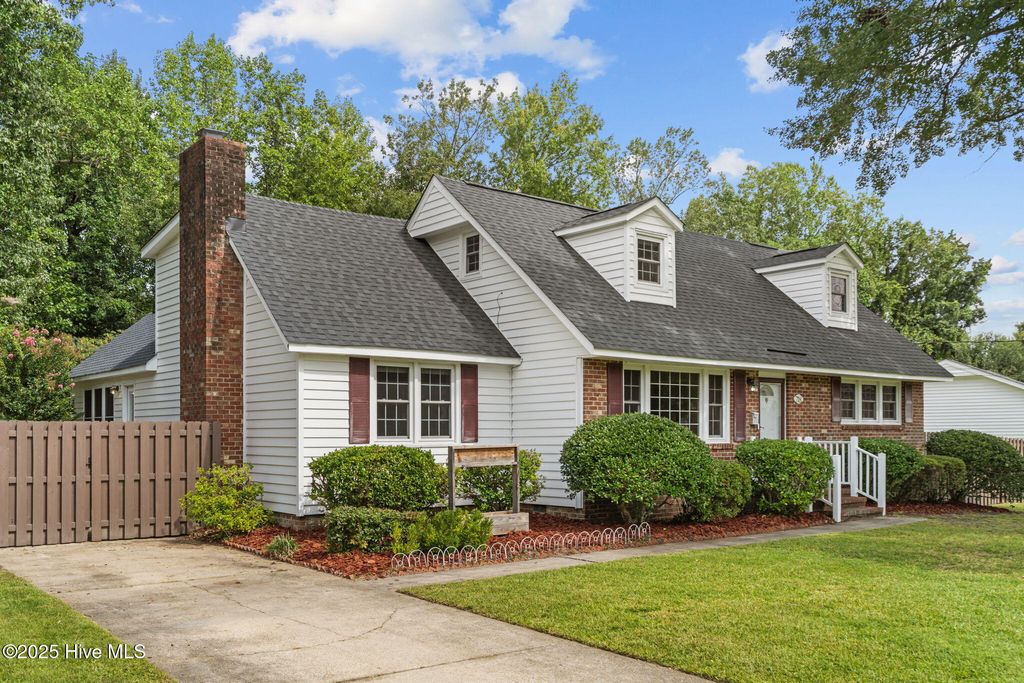Photo of 718 Gardenview Drive, Jacksonville, NC 28540 (MLS # 100527874)
