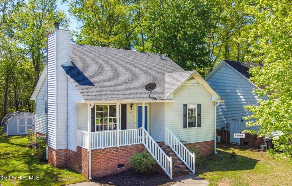 Photo of 211 Trappers Trail, New Bern, NC 28560 (MLS # 100532074)