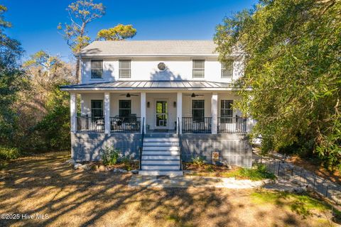 A home in Pine Knoll Shores