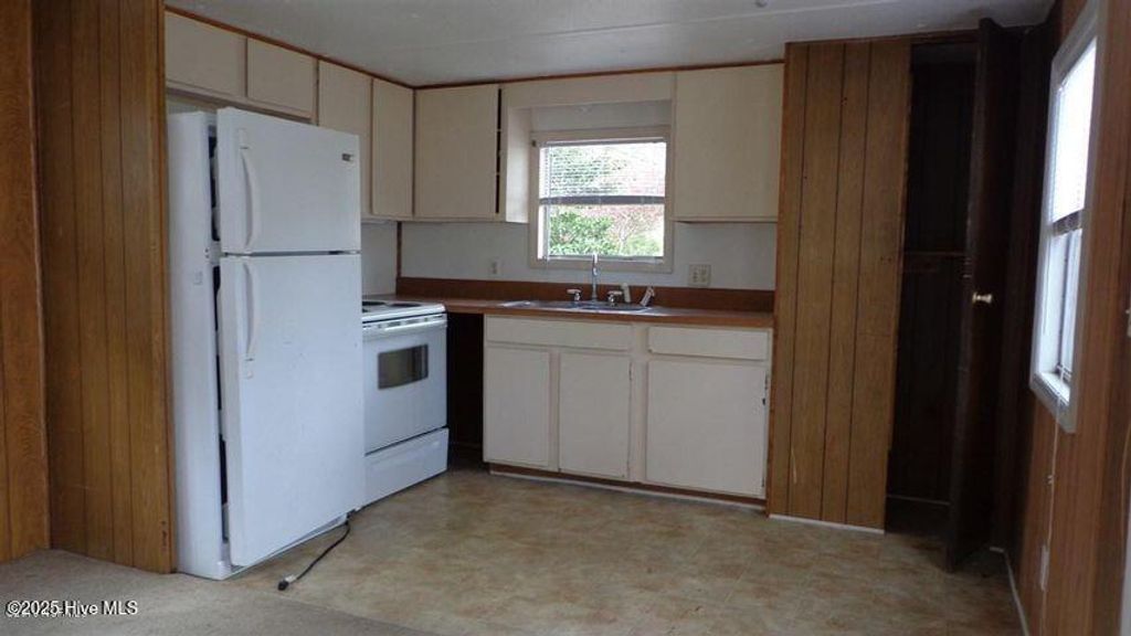 Photo of 141 Denise Drive, Jacksonville, NC 28540 (MLS # 100541374)