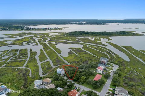 A home in North Topsail Beach