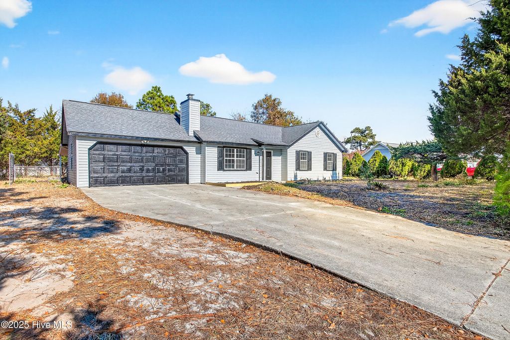 Photo of 403 E Volant Street, Hubert, NC 28539 (MLS # 100543296)