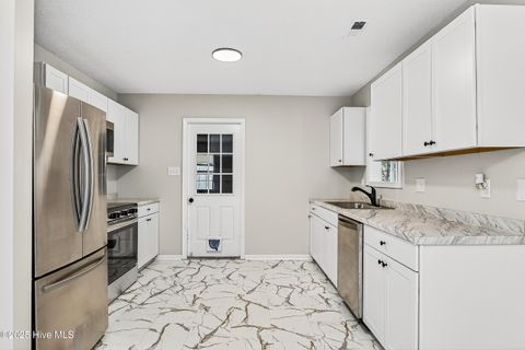 Tiny photo for 403 E Volant Street, Hubert, NC 28539 (MLS # 100543296)