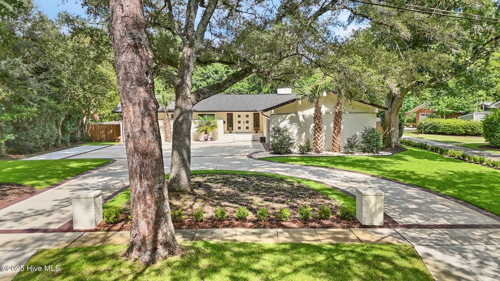 Photo of 1709 Hawthorne Road, Wilmington, NC 28403 (MLS # 100521366)