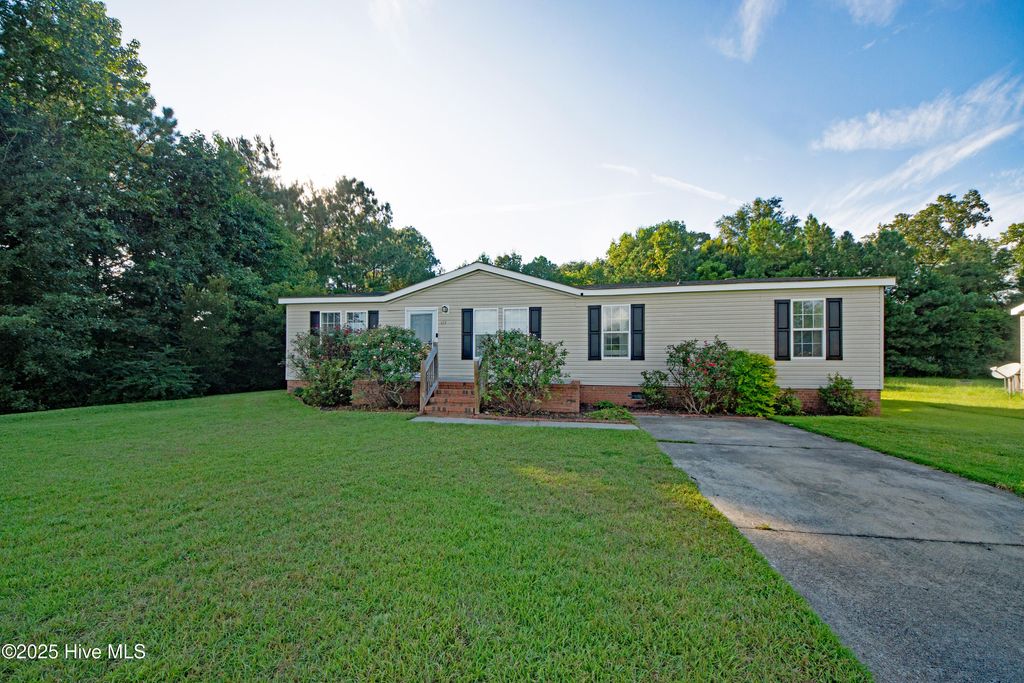Photo of 125 Magnolia Gardens Drive, Jacksonville, NC 28540 (MLS # 100528470)