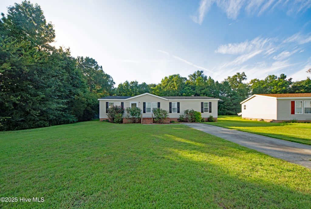 Photo of 125 Magnolia Gardens Drive, Jacksonville, NC 28540 (MLS # 100528470)