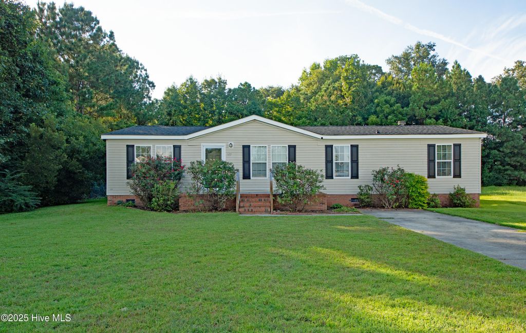 Photo of 125 Magnolia Gardens Drive, Jacksonville, NC 28540 (MLS # 100528470)