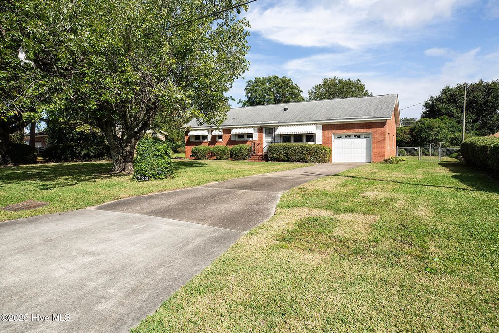 Photo of 722 N College Road, Wilmington, NC 28405 (MLS # 100536633)