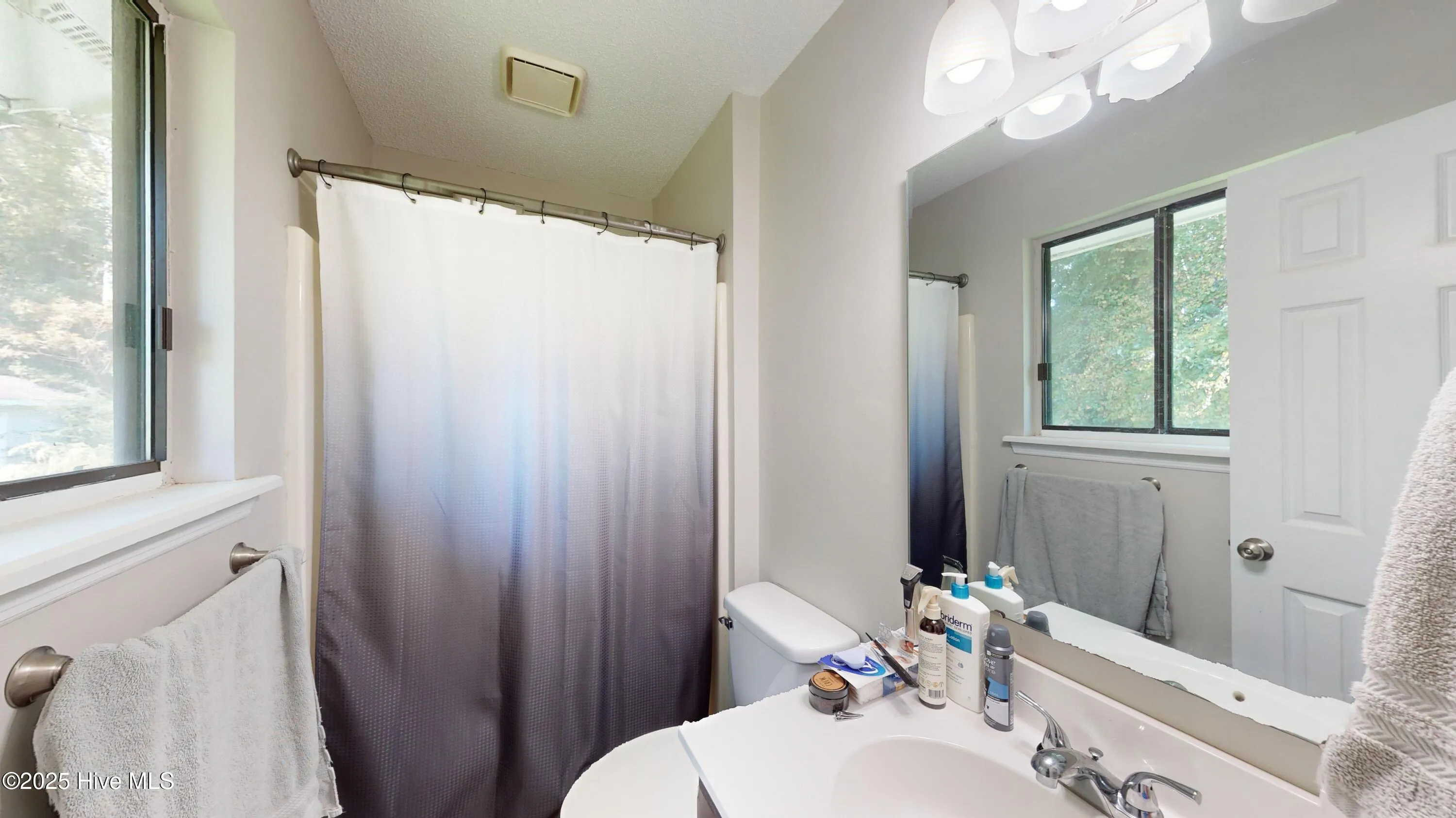 Jacksonville, North Carolina 28546, United States, 3 Bedrooms Bedrooms, ,2 BathroomsBathrooms,Residential,Pending,17235