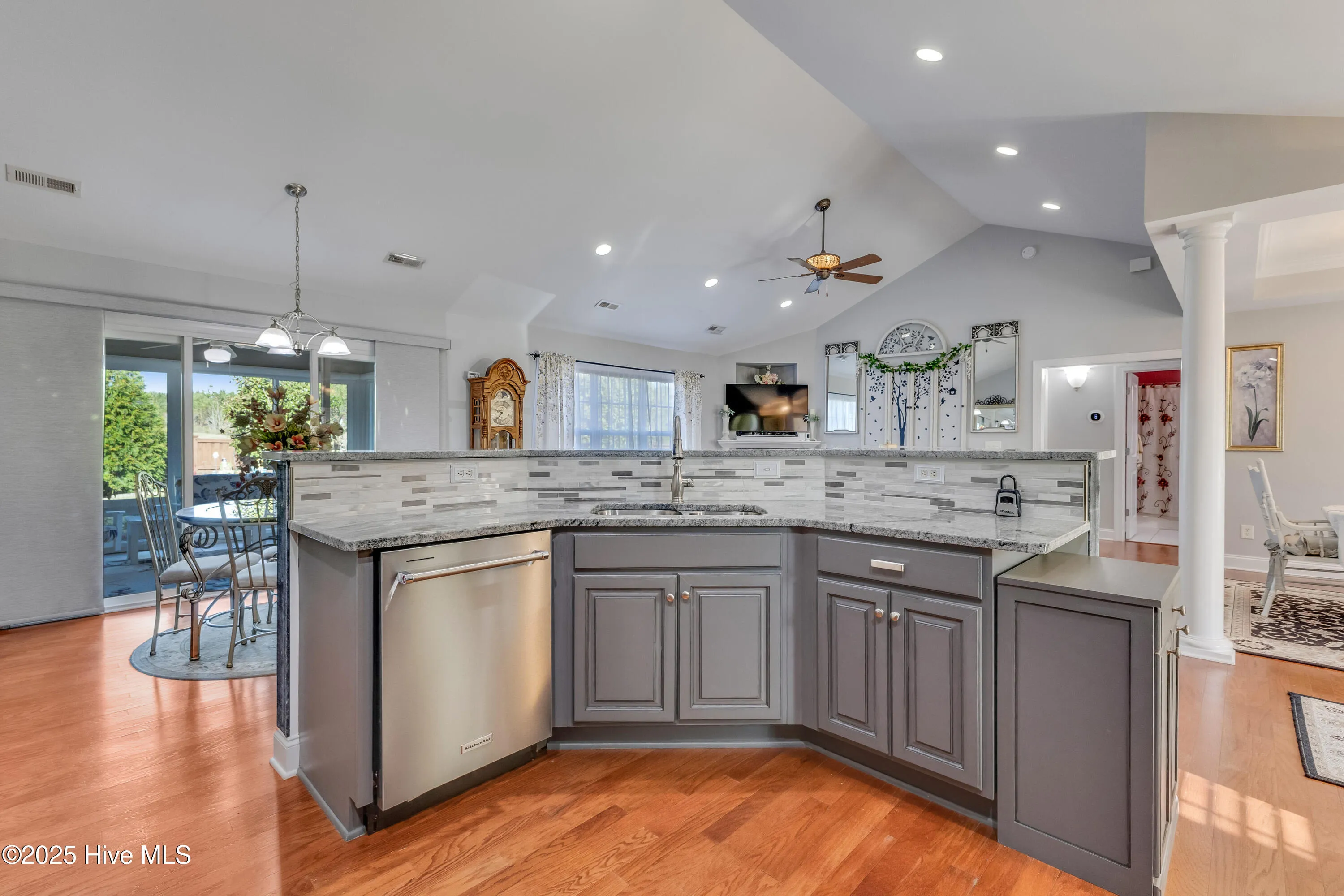 Leland, North Carolina 28479, United States, 3 Bedrooms Bedrooms, ,2 BathroomsBathrooms,Residential,Pending,94307