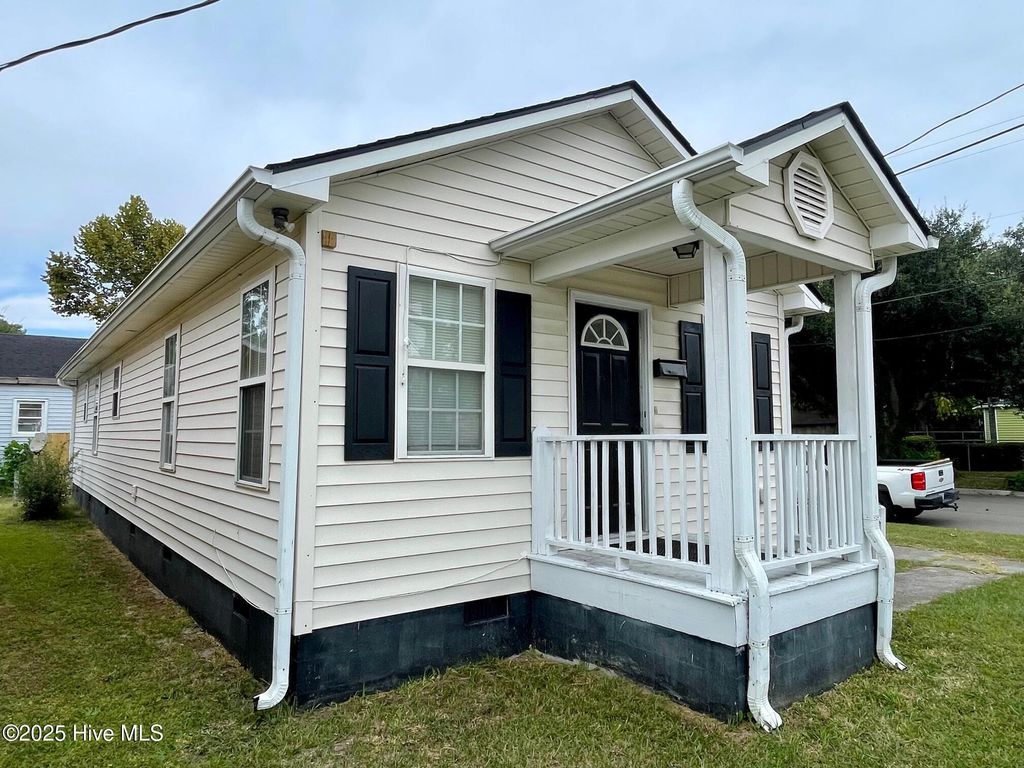 Photo of 1202 S 8th Street, Wilmington, NC 28401 (MLS # 100530574)