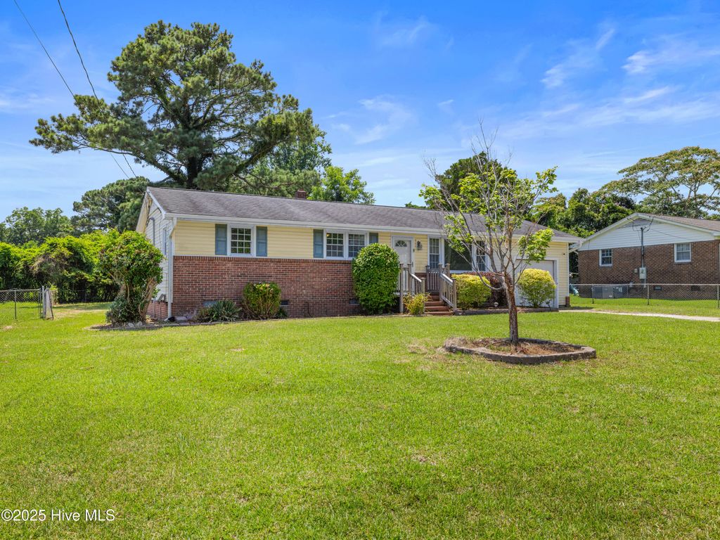 Photo of 107 Tower Drive, Jacksonville, NC 28546 (MLS # 100516486)