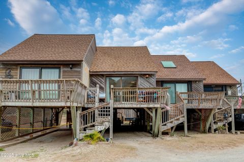 A home in North Topsail Beach