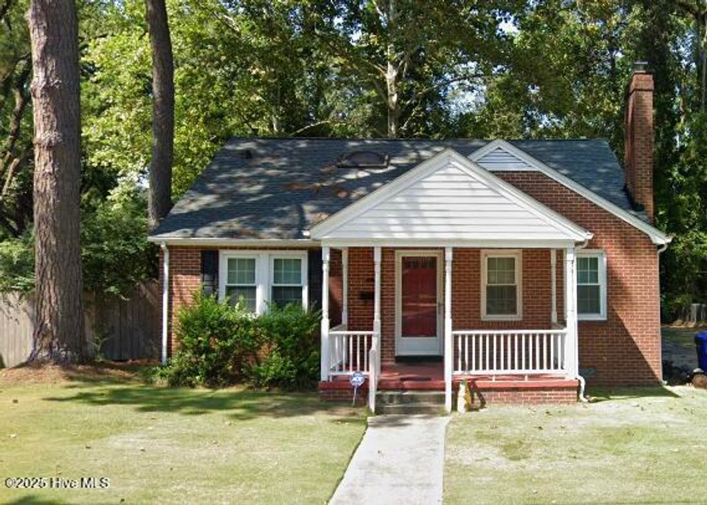 Photo of 113 N Woodlawn Avenue, Greenville, NC 27858 (MLS # 100517631)