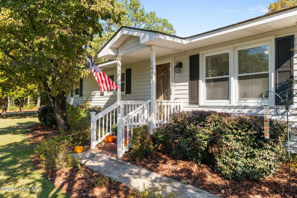 Photo of 1608 Crest Drive, Aberdeen, NC 28315 (MLS # 100535756)