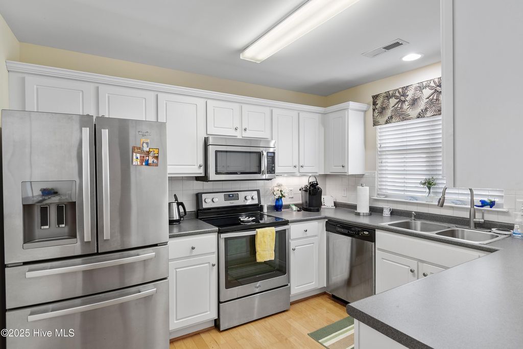 Photo of 5025 Glen Cove Drive SE, Southport, NC 28461 (MLS # 100498304)