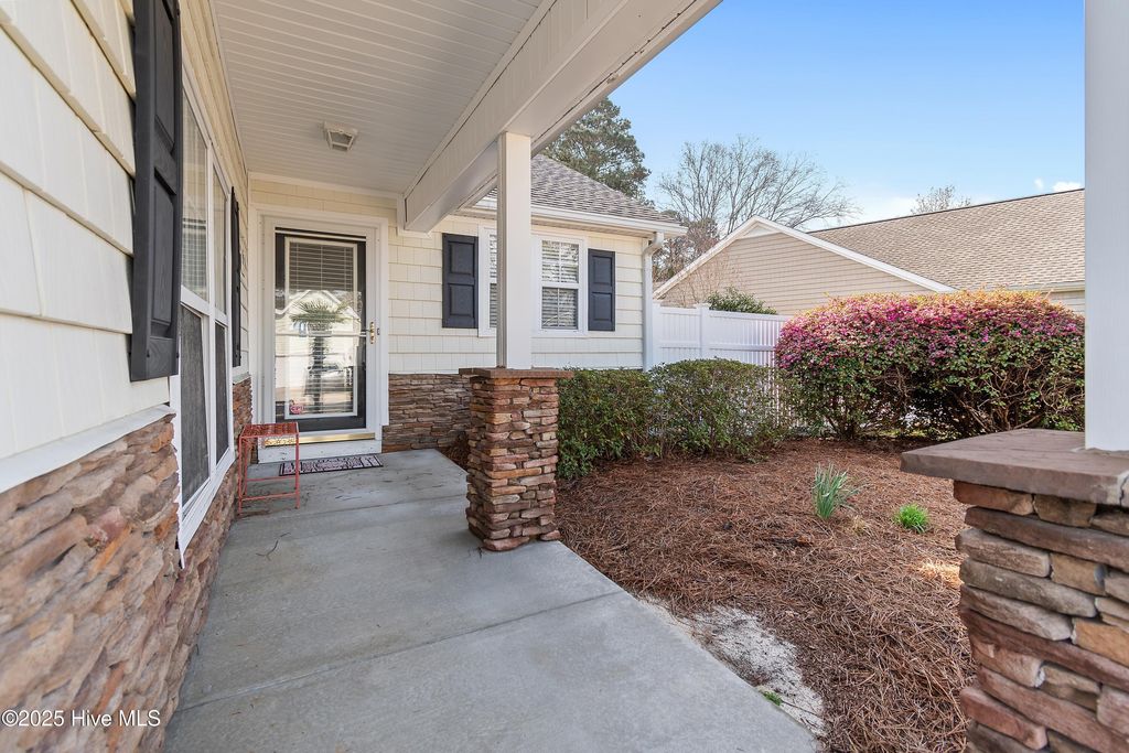 Photo of 5025 Glen Cove Drive SE, Southport, NC 28461 (MLS # 100498304)