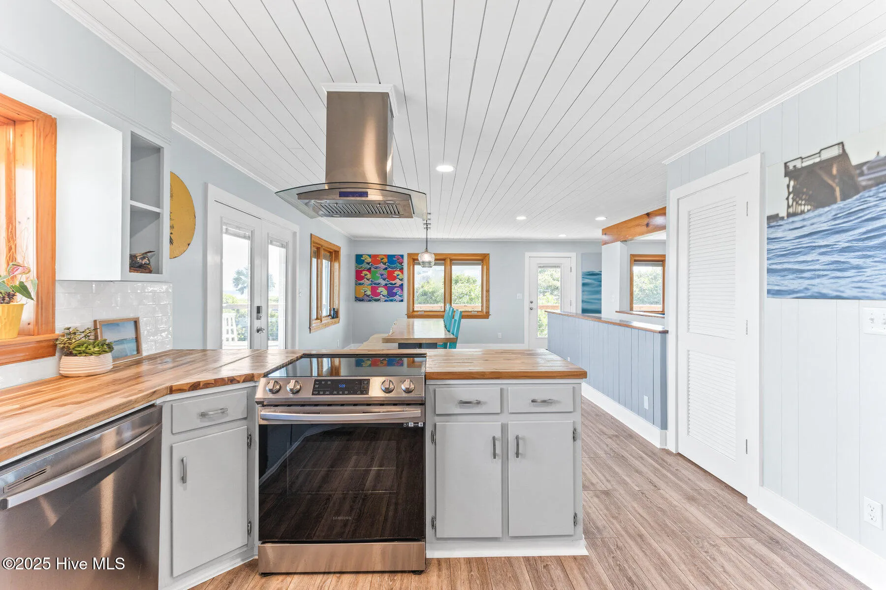 Surf City, North Carolina 28445, United States, 4 Bedrooms Bedrooms, ,3 BathroomsBathrooms,Residential,Active,154209