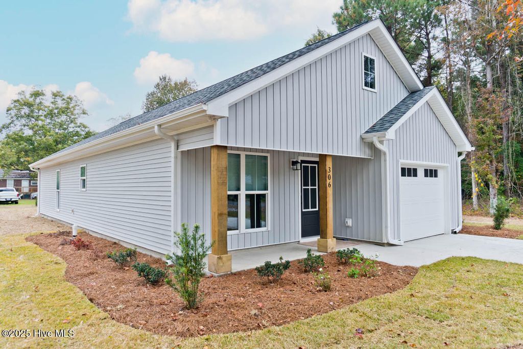 Photo of 304 Bynum Avenue, Maysville, NC 28555 (MLS # 100538727)