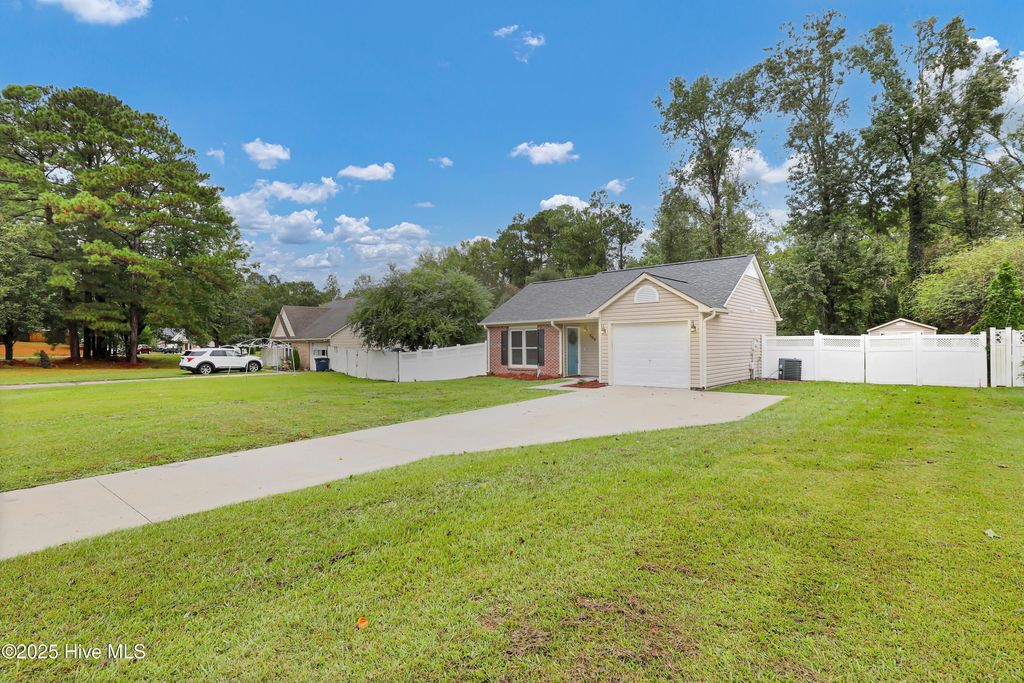 Photo of 538 Shadowridge Road, Jacksonville, NC 28546 (MLS # 100536825)