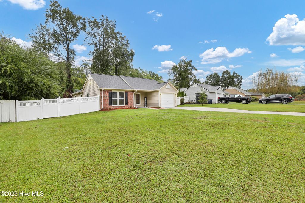 Photo of 538 Shadowridge Road, Jacksonville, NC 28546 (MLS # 100536825)