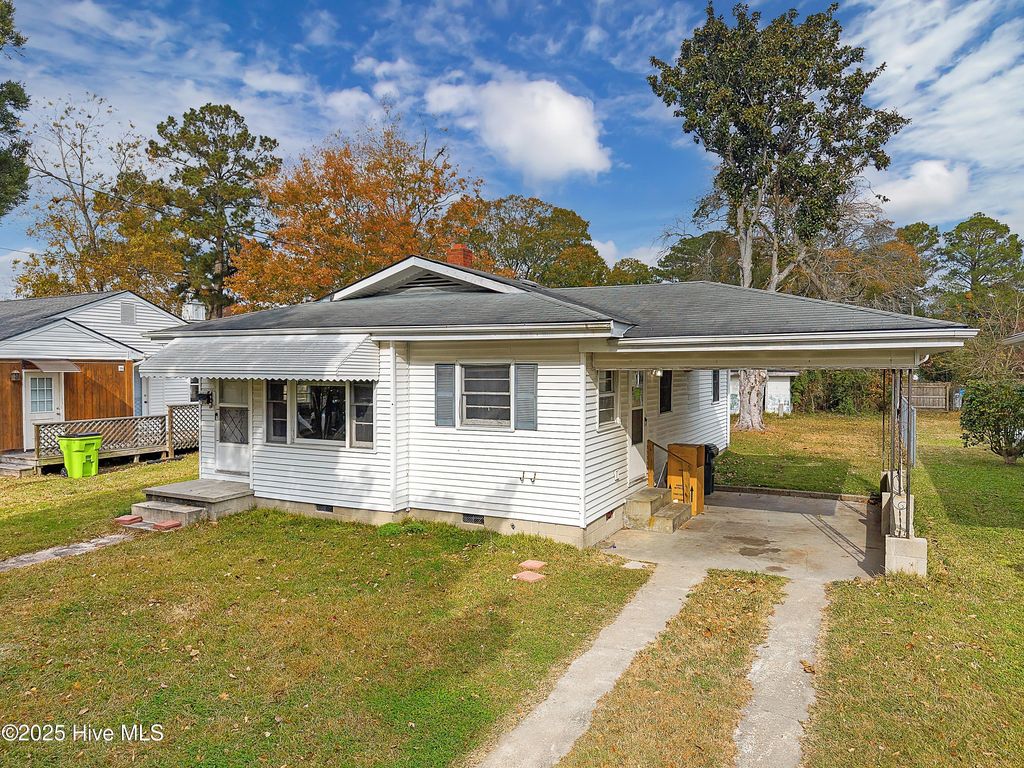 Photo of 2108 Griffin Avenue, New Bern, NC 28560 (MLS # 100542728)
