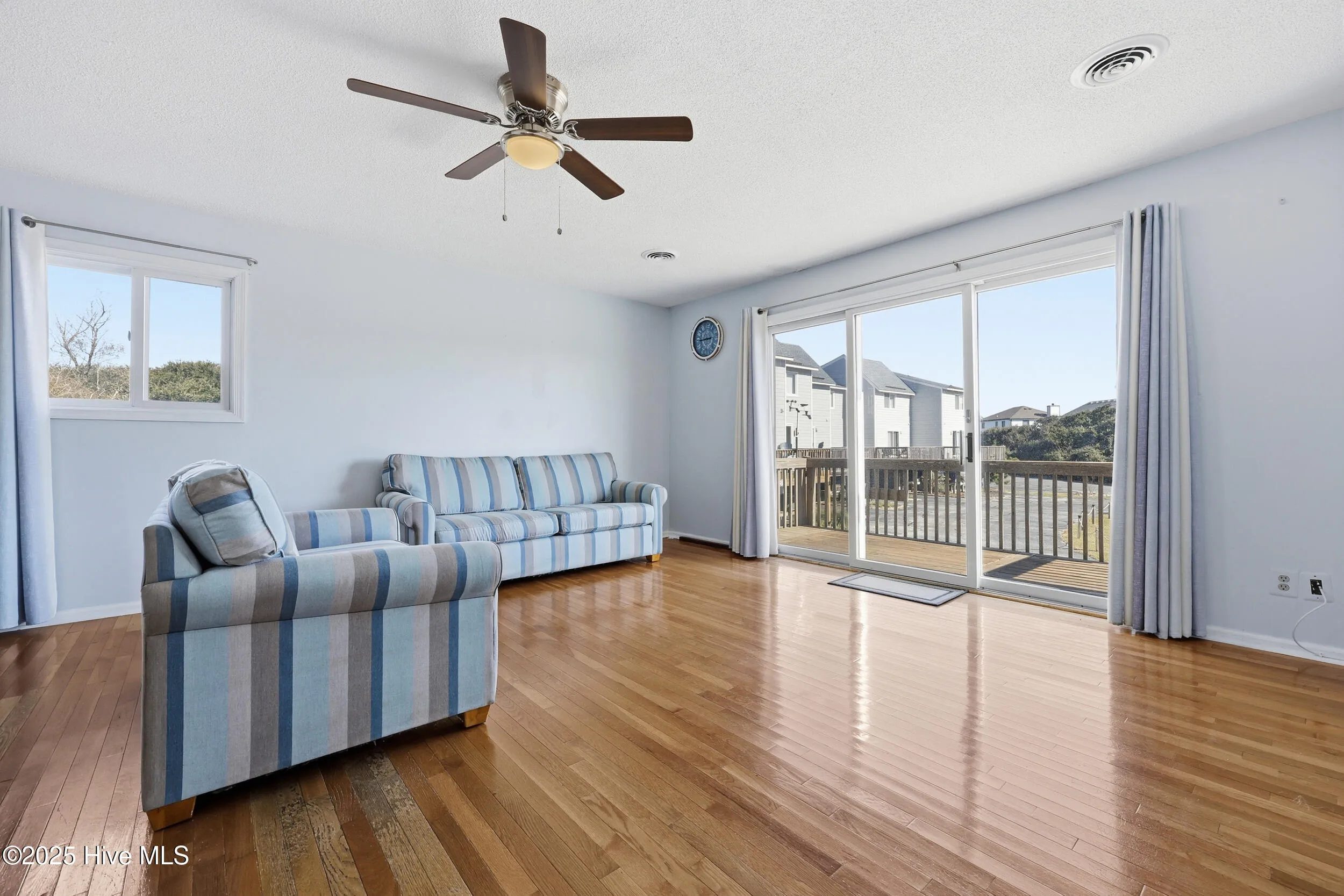 Duck, North Carolina 27949, United States, 2 Bedrooms Bedrooms, ,3 BathroomsBathrooms,Residential,Active,206197