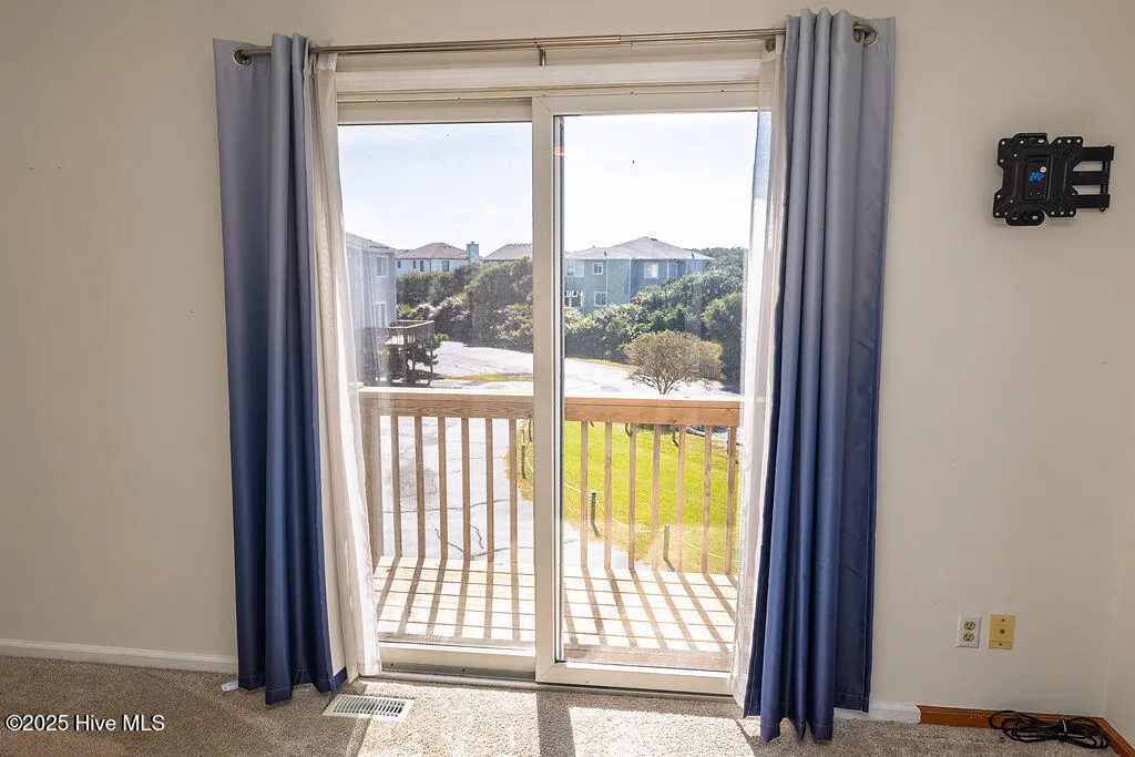 Duck, North Carolina 27949, United States, 2 Bedrooms Bedrooms, ,3 BathroomsBathrooms,Residential,Active,206197