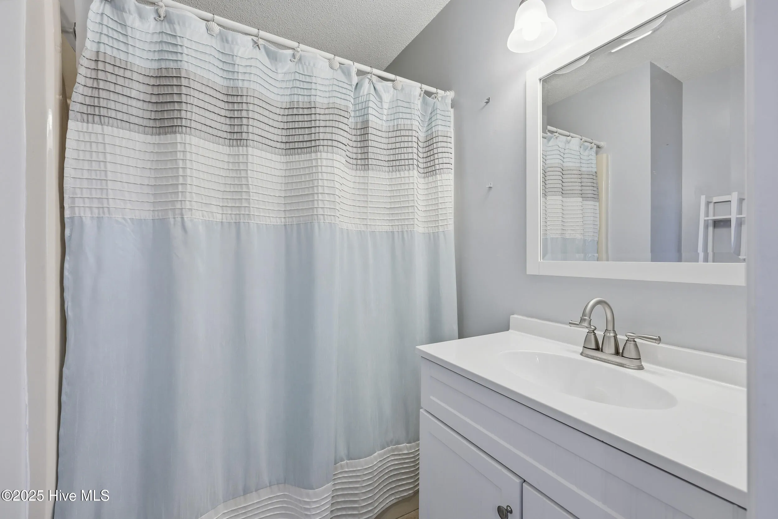 Duck, North Carolina 27949, United States, 2 Bedrooms Bedrooms, ,3 BathroomsBathrooms,Residential,Active,206197