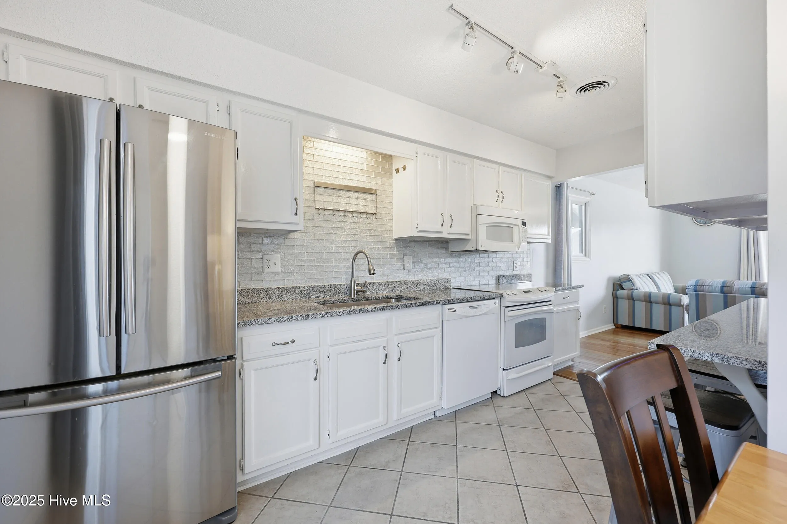 Duck, North Carolina 27949, United States, 2 Bedrooms Bedrooms, ,3 BathroomsBathrooms,Residential,Active,206197