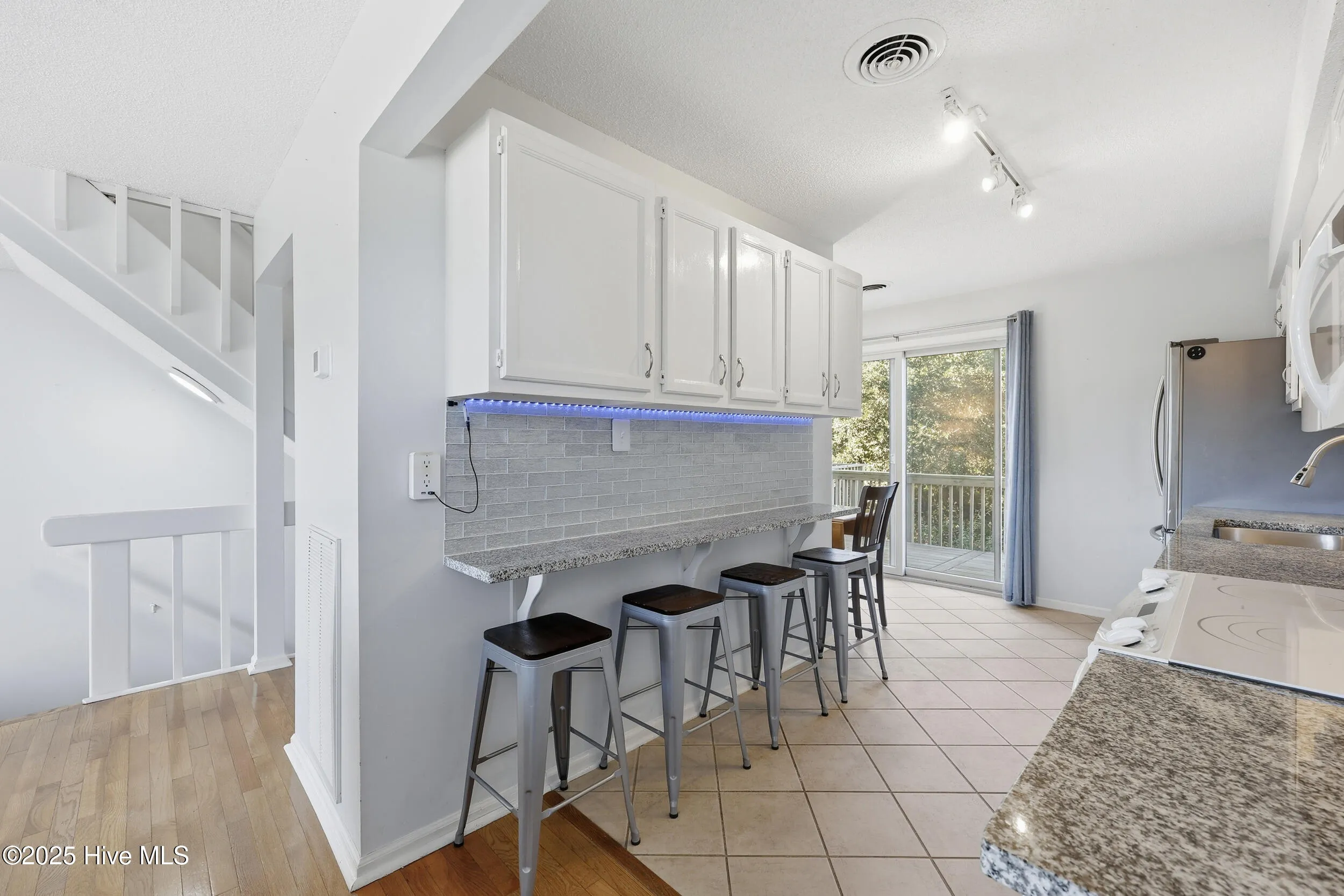 Duck, North Carolina 27949, United States, 2 Bedrooms Bedrooms, ,3 BathroomsBathrooms,Residential,Active,206197