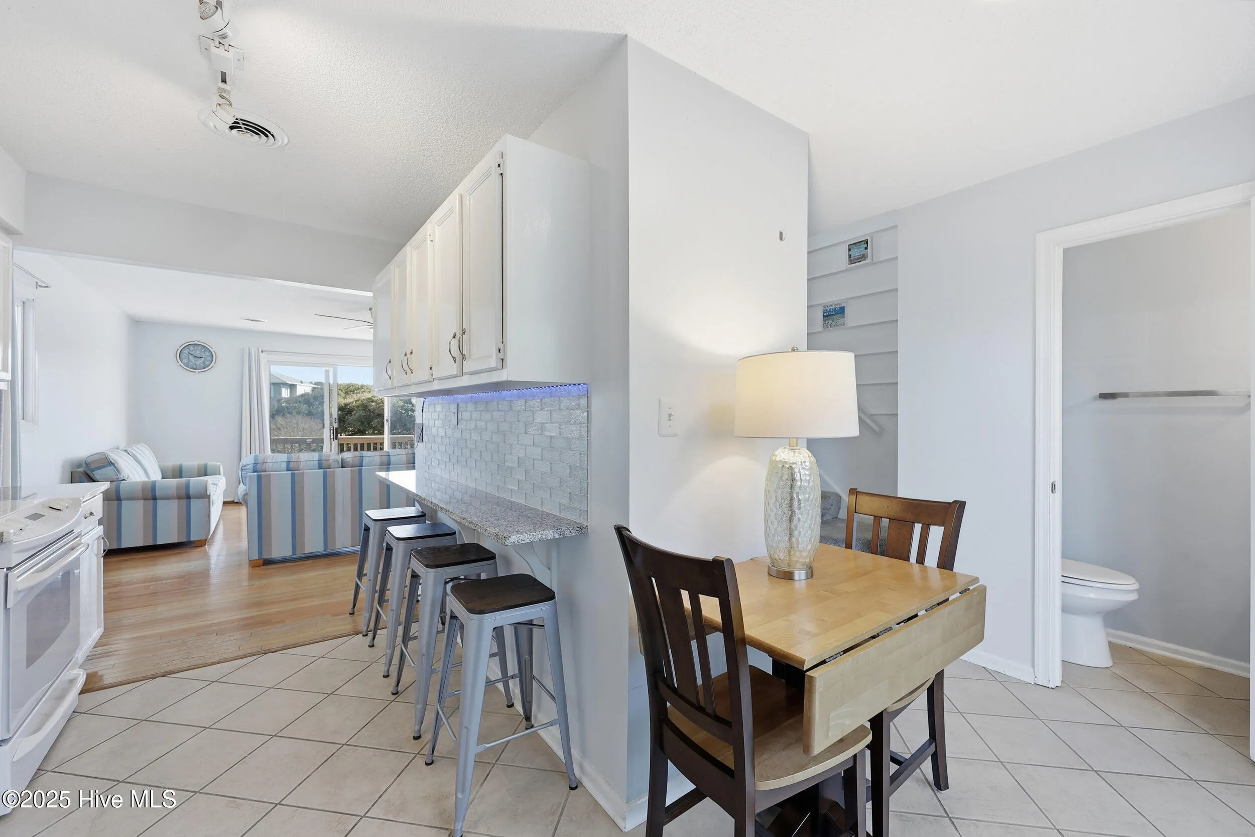 Duck, North Carolina 27949, United States, 2 Bedrooms Bedrooms, ,3 BathroomsBathrooms,Residential,Active,206197