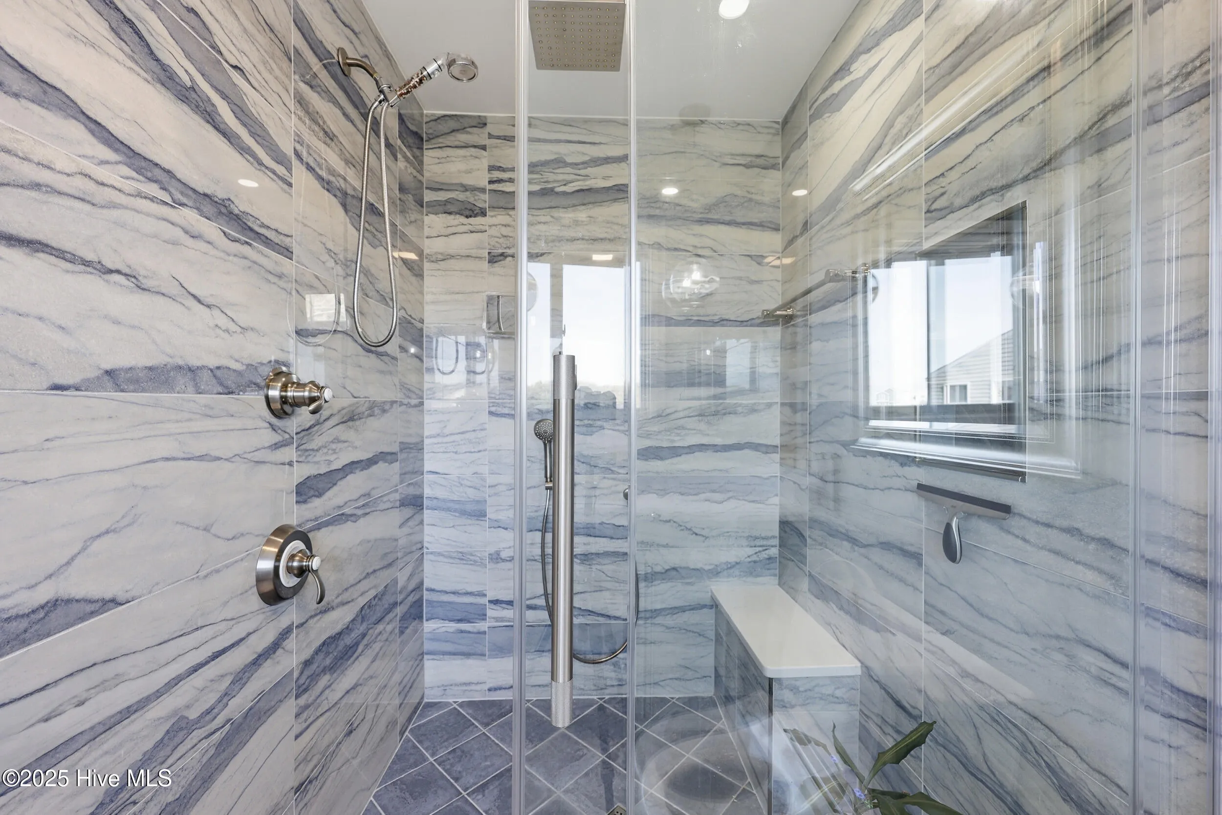 Duck, North Carolina 27949, United States, 2 Bedrooms Bedrooms, ,3 BathroomsBathrooms,Residential,Active,206197